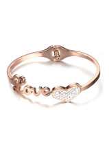 Exquisito brazalete de diamantes de imitación en forma de corazón chapado en oro rosa
