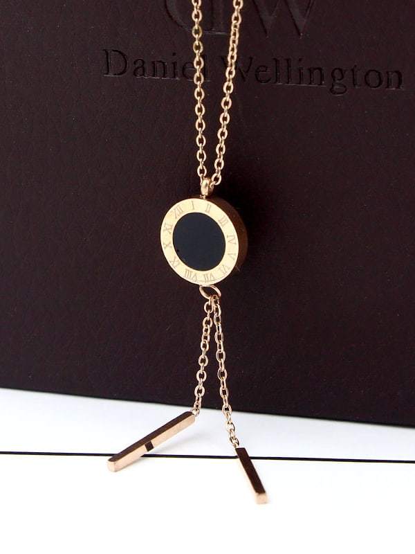 Collar delicado con borla de concha de titanio