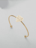 Brazalete minimalista con corazón de acero de titanio