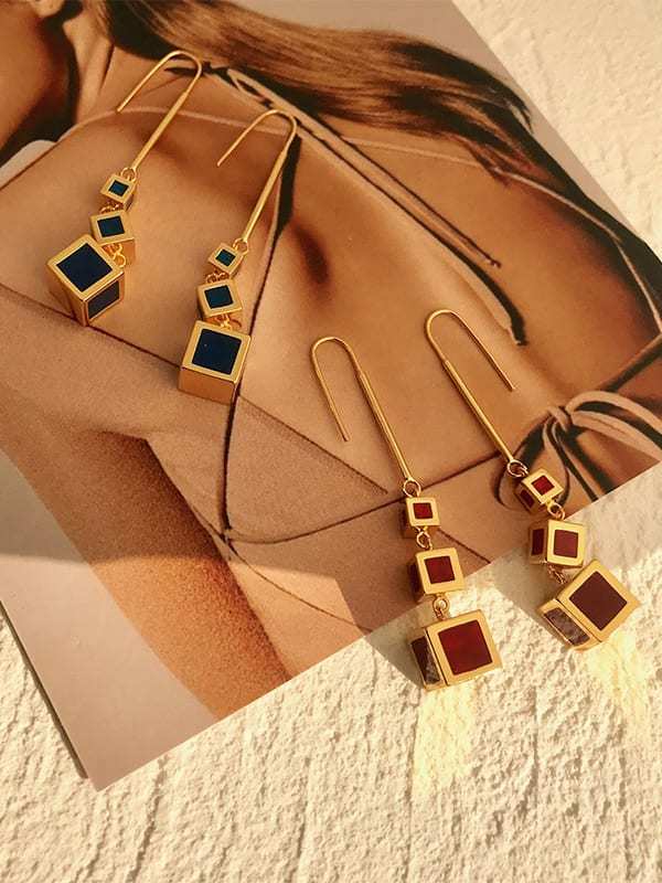 Pendiente de gancho minimalista geométrico de esmalte multicolor de cobre