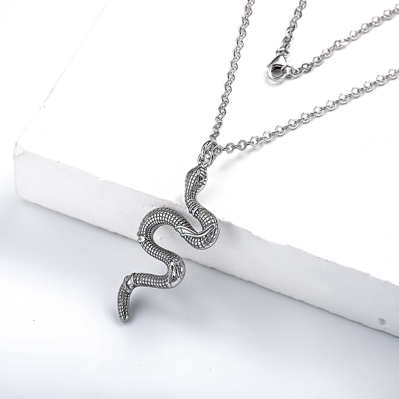 Gran collar con colgante de serpiente vintage de plata 925