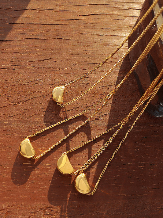 Collar minimalista de corazón de acero de titanio
