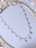 Collar minimalista de hoja de acero de titanio