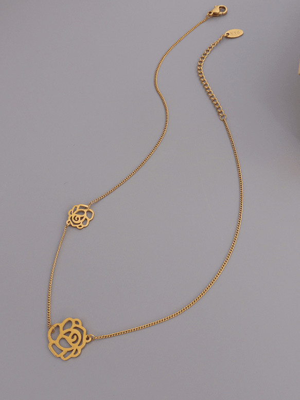 Collar minimalista de flor hueca de acero inoxidable 316L de titanio con revestimiento electrónico resistente al agua