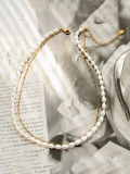 Collar minimalista geométrico de múltiples hebras de perlas de agua dulce de acero titanio