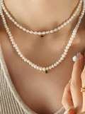 Collar minimalista geométrico de perlas de agua dulce de acero titanio