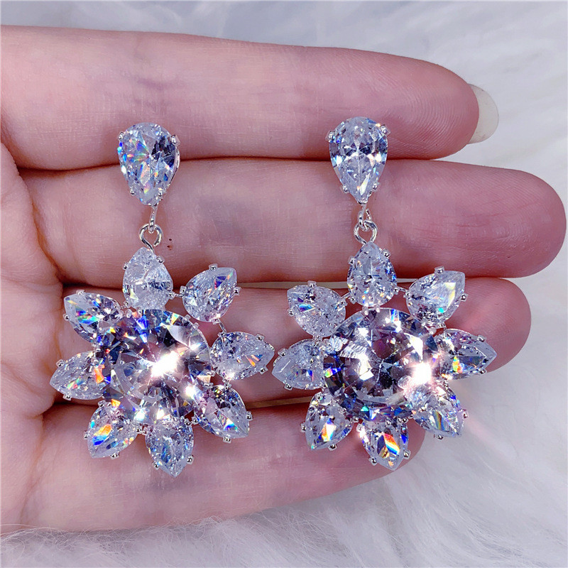 US$ 2.82 ~ US$ 3.32 - pendientes fantasia con colgante de circón y  diamantes de imitación de flor simple - Joyas De Acero Por Mayor