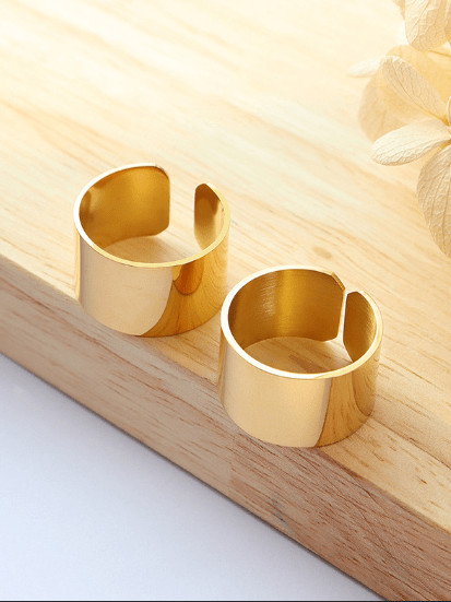 Anillo de banda minimalista geométrico liso de acero de titanio