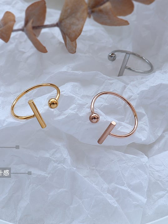 Anillo de banda minimalista geométrico de acero inoxidable 316L de titanio con revestimiento electroforético resistente al agua