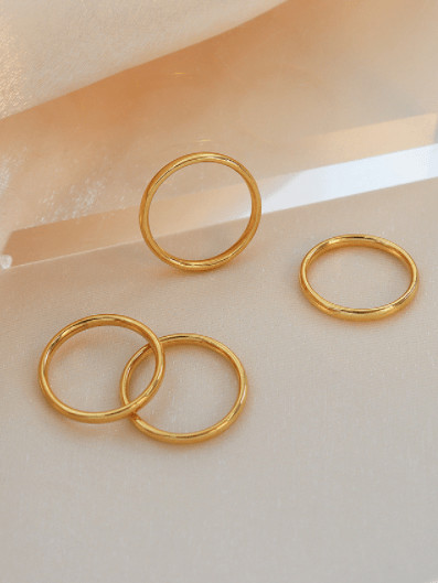 Anillo de banda minimalista redondo de acero de titanio
