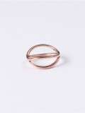 Anillo midi minimalista irregular hueco de titanio