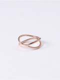 Anillo midi minimalista irregular hueco de titanio