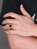 Exquisito anillo de titanio cornalina chapado en oro