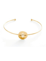 Brazalete minimalista con estrella de acero y titanio