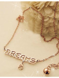 Collar de titanio con patrón de letras DREAMS