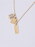 Titanio con collares colgantes cuadrados simplistas chapados en oro
