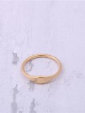 Anillo de banda minimalista irregular de acero titanio