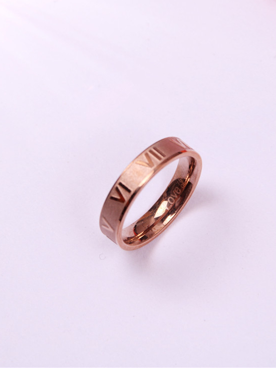 Anillo de titanio mate chapado en oro rosa