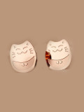 Aretes lisos con forma de gato de la suerte