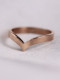 Anillo liso chapado en oro rosa afilado