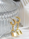 Pendientes de oro real chapados en cobre con incrustaciones de borla de perla pendientes de cerradura geométrica simple