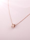 Collar de mujer de moda con colgante encantador