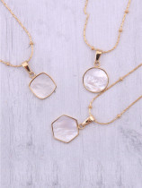 Titanio con collares geométricos simplistas chapados en oro