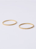 Titanio con anillos de banda redondos torcidos simplistas chapados en oro