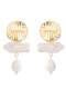 Aretes colgantes de perlas en forma