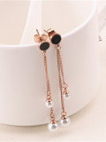 Pendientes de borla de titanio con perlas artificiales