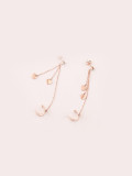 Exquisitos aretes colgantes con borla simple