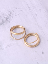 Titanio con anillos apilables redondos simplistas chapados en oro