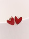 Aretes en forma de corazón de esmalte rojo