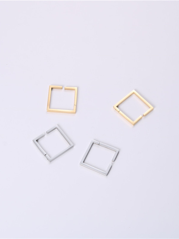 Titanio con pendientes de clip geométricos huecos simplistas chapados en oro