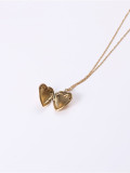 Titanio con collar de medallón de corazón liso simplista chapado en oro