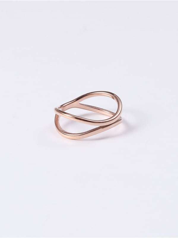 Anillo midi minimalista irregular hueco de titanio