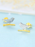 Pendientes de tuerca de plata de ley 925 con pájaro simplista de dos colores
