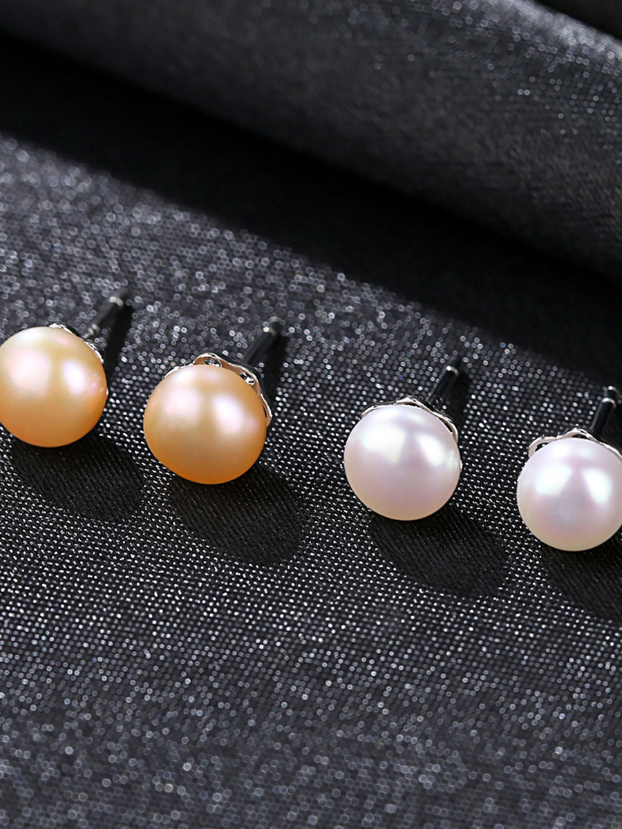 Aretes de perlas naturales de agua dulce pegajosas en forma de flor de alergia de plata esterlina
