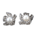 Pendientes de tuerca de plata de ley 925 con perlas artificiales y flores delicadas