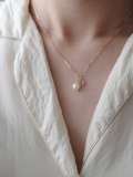 Collar delicado de mariposa de perlas de imitación de plata de ley 925