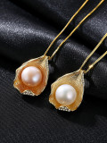 Collar de oro con perlas de agua dulce con diseño de concha de plata pura