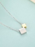 Collar con colgante cuadrado simple de plata de ley 925