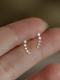 Pendiente de tuerca minimalista irregular de plata de ley 925 con diamantes de imitación