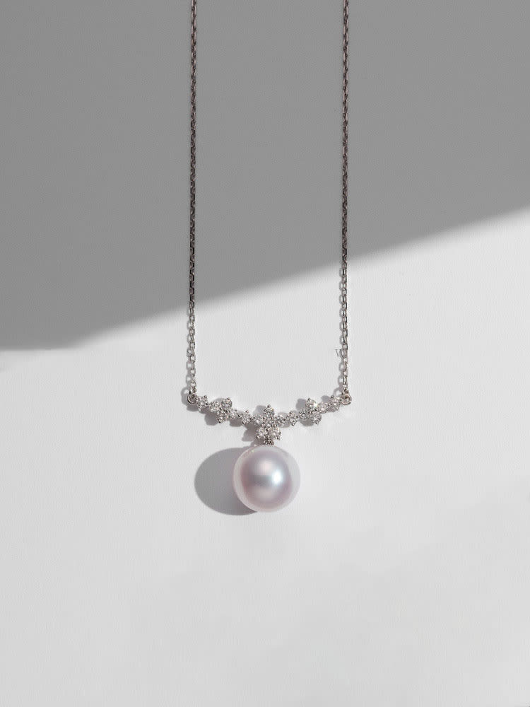 Collar delicado de flor de circonita cúbica de plata de ley 925