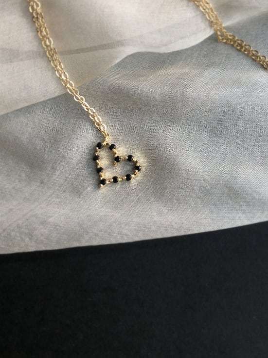 Collar delicado con corazón de oro y piedra arcoíris de plata de ley 925