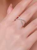 Anillo apilable minimalista con cruz de circonita cúbica de plata de ley 925