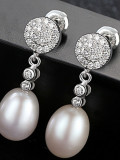 Pendientes de perlas naturales de 8-9 mm con microengaste de circonita 3A de plata de primera ley