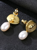 Pendientes caracola perla natural en plata de primera ley recubierta de oro de 18k