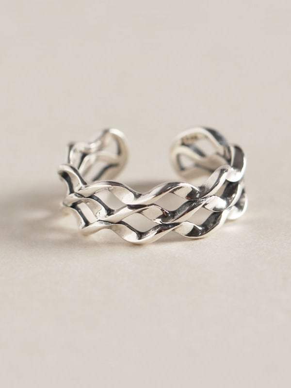 Anillo apilable minimalista irregular de plata de ley 925