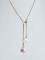 Collar de lazo minimalista con borla de perlas de agua dulce de oro laminado